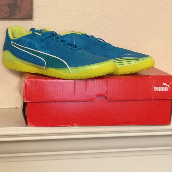 PUMA Invicto Fresh Soccer shoes, NIB NWT PUMA Invicto Fresh Soccer shoes, NIB NWT